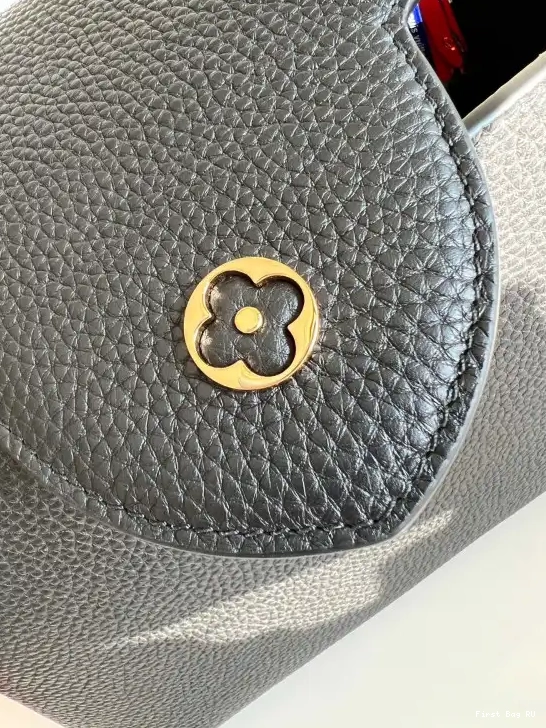 First bag MM LOUIS VUITTON CAPUCINES 0518